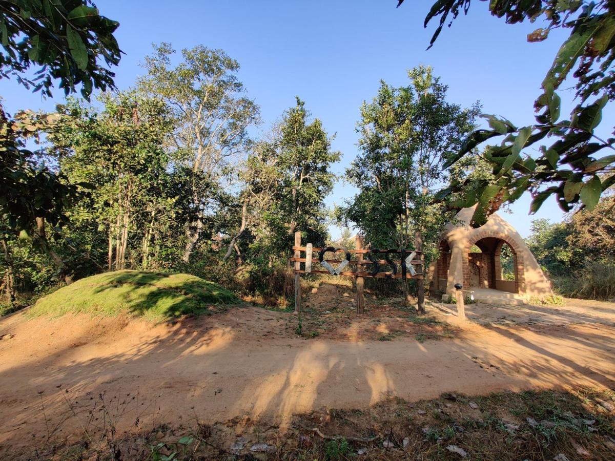 Surwahi Social Ecoestate Kānha Exterior foto