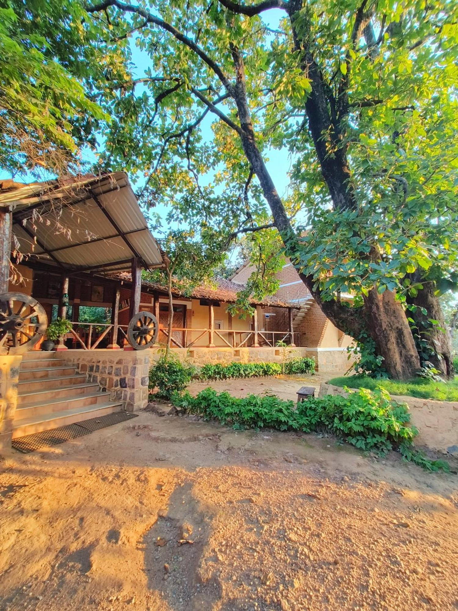 Surwahi Social Ecoestate Kānha Exterior foto
